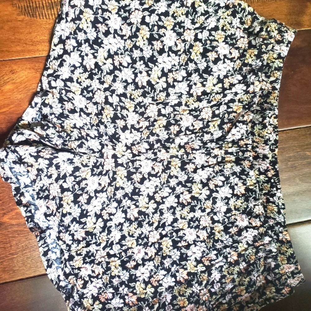 Soul cake shorts size medium